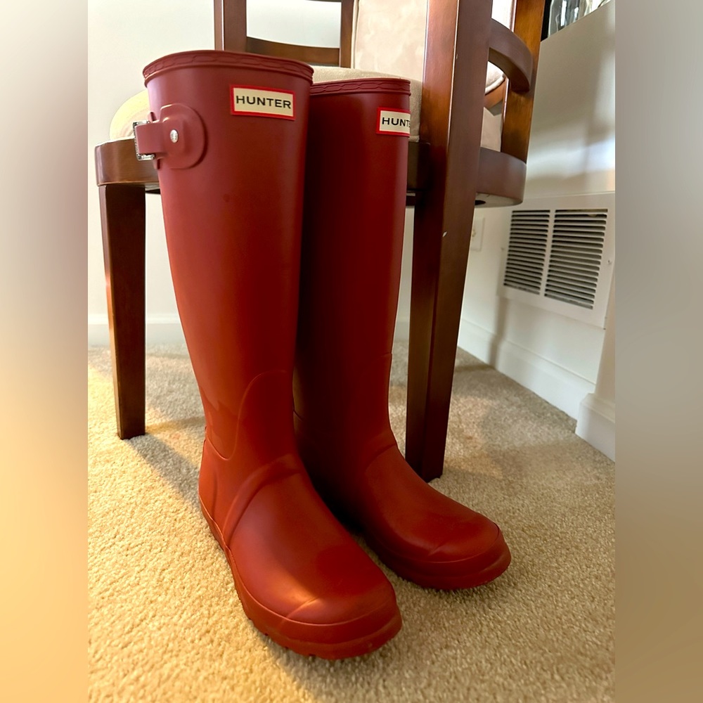 Red hunter boots size 7